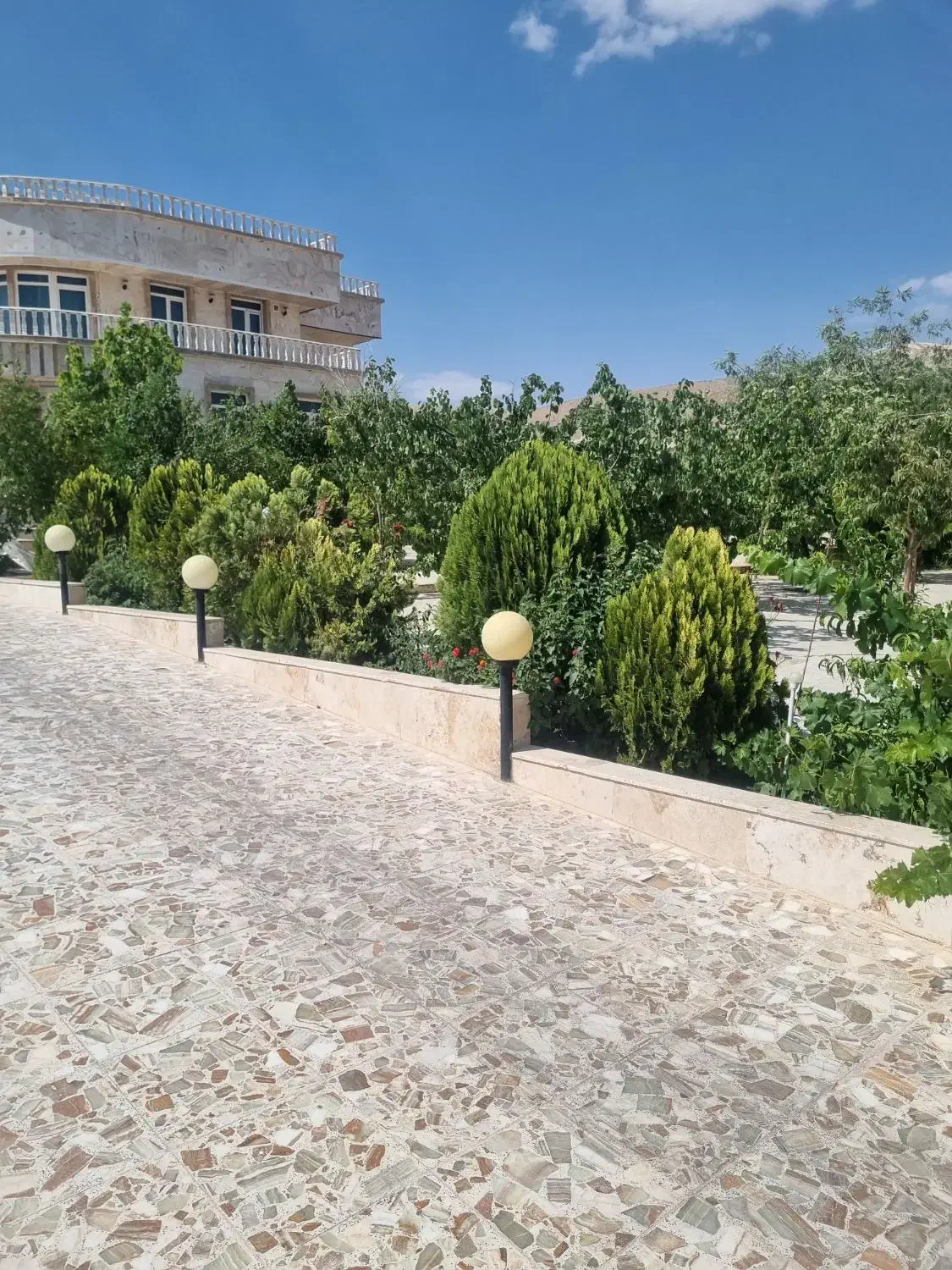 اجاره باغ ویلا روزانه در صدرا|اجارهٔ کوتاه‌مدت ویلا و باغ|شیراز, شهرک ویلایی بهاران|دیوار