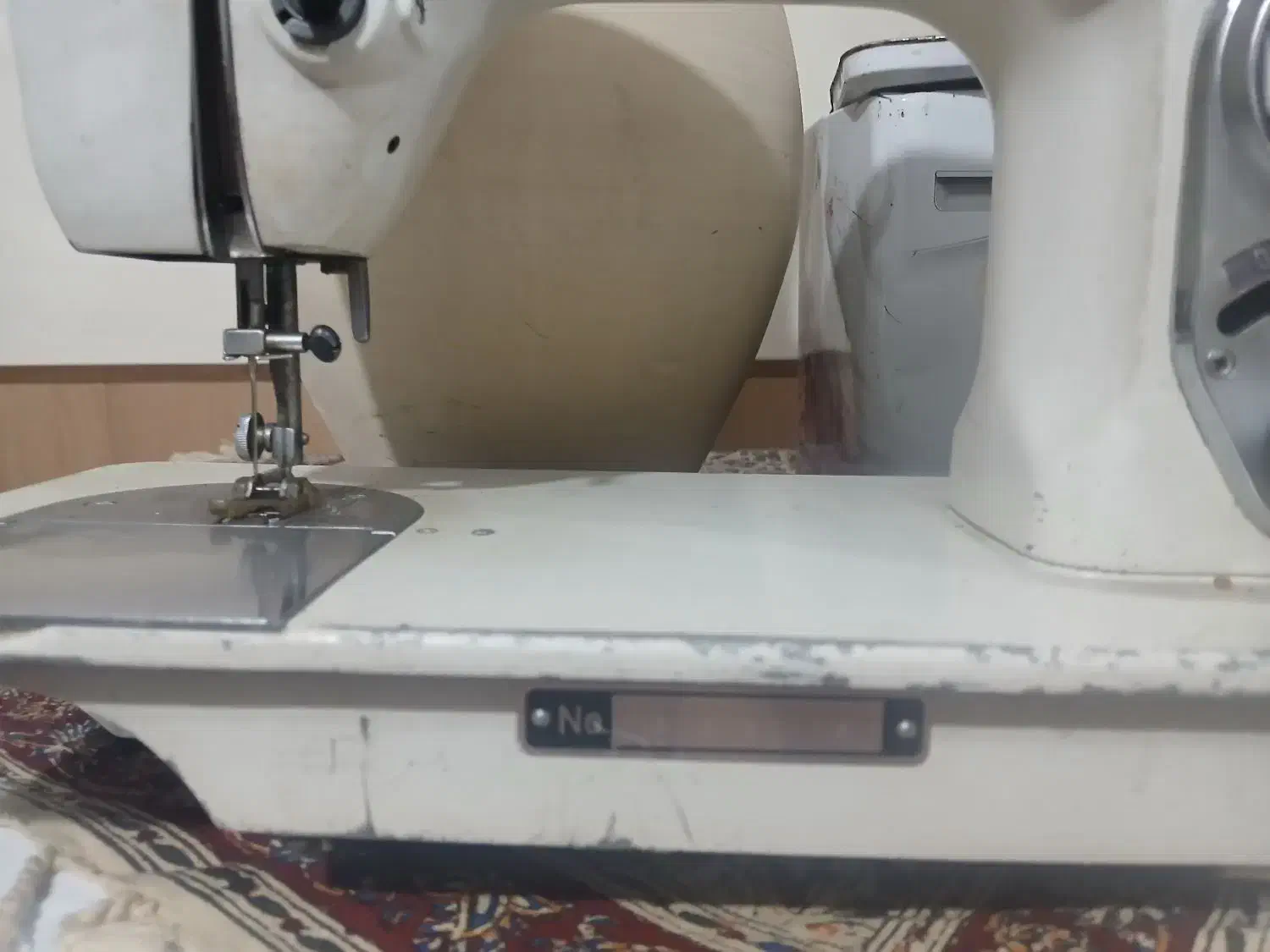 چرخ گل دوزی ژانومه|چرخ خیاطی و ریسندگی|آران و بیدگل, |دیوار