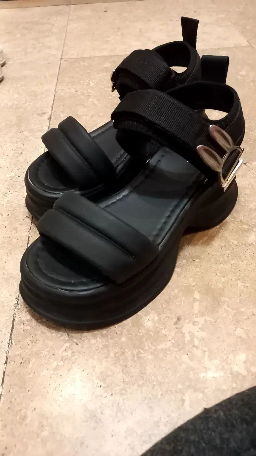 عدد کتانی یکبار پوشیده سایز ۴۰و صندل نو سایز ۳۸|کیف، کفش، کمربند|تهران, چهارصد دستگاه|دیوار
