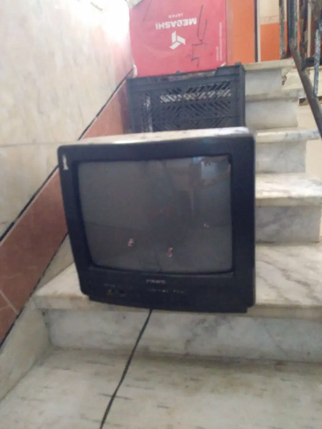 جارو برقی سالم یک عدد تلویزیون ۱۴|تلویزیون و پروژکتور|کردکوی, |دیوار