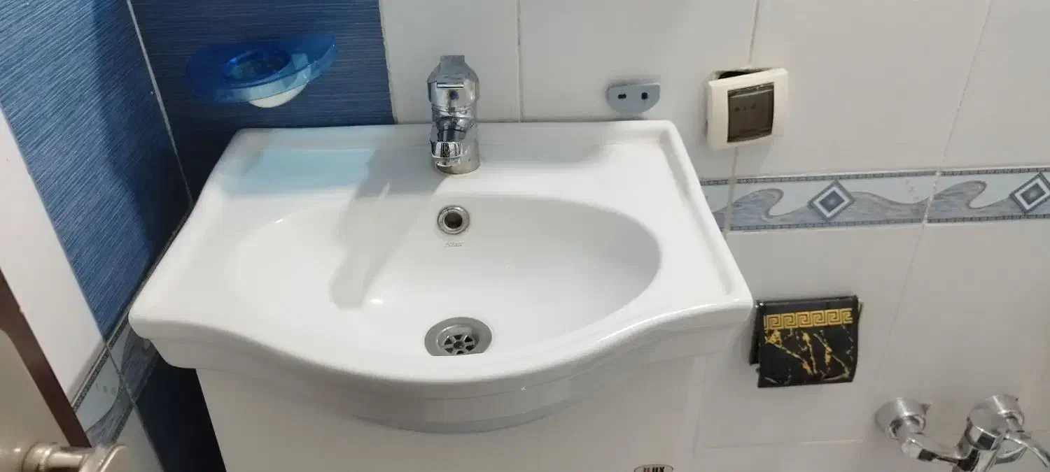 روشویی وآیینه زیبا|لوازم سرویس بهداشتی|اراک, |دیوار