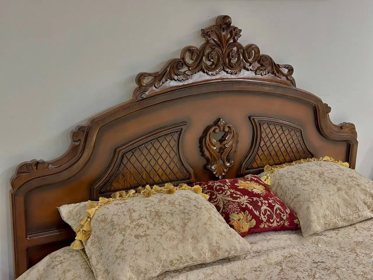 تخت دونفره چوبی سرویسخواب کلاسیک|تخت و سرویس خواب|تهران, اختیاریه|دیوار