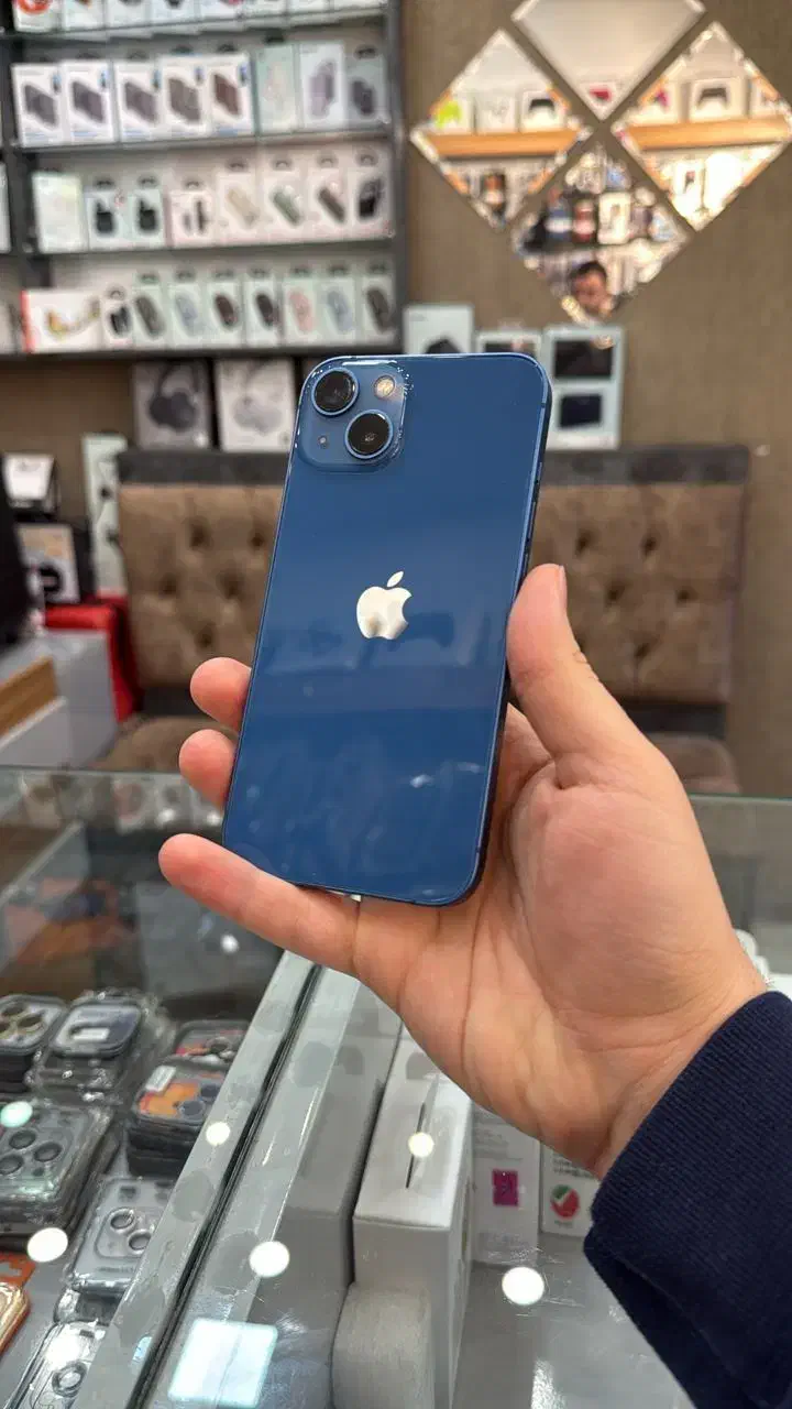 آیفون ۱۳  نرمال|موبایل|میانه, |دیوار