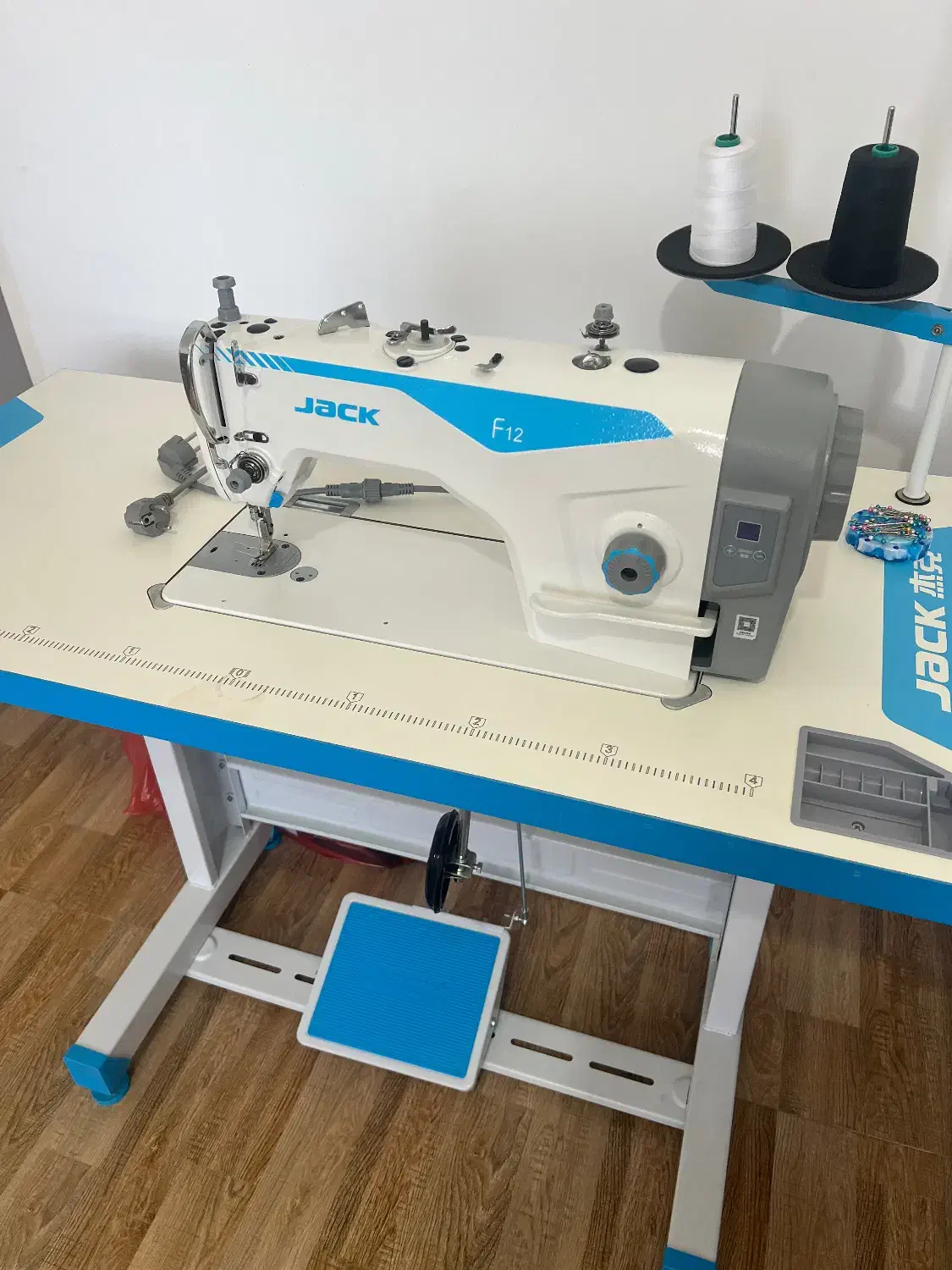 چرخ خیاطی|چرخ خیاطی و ریسندگی|حویق, |دیوار