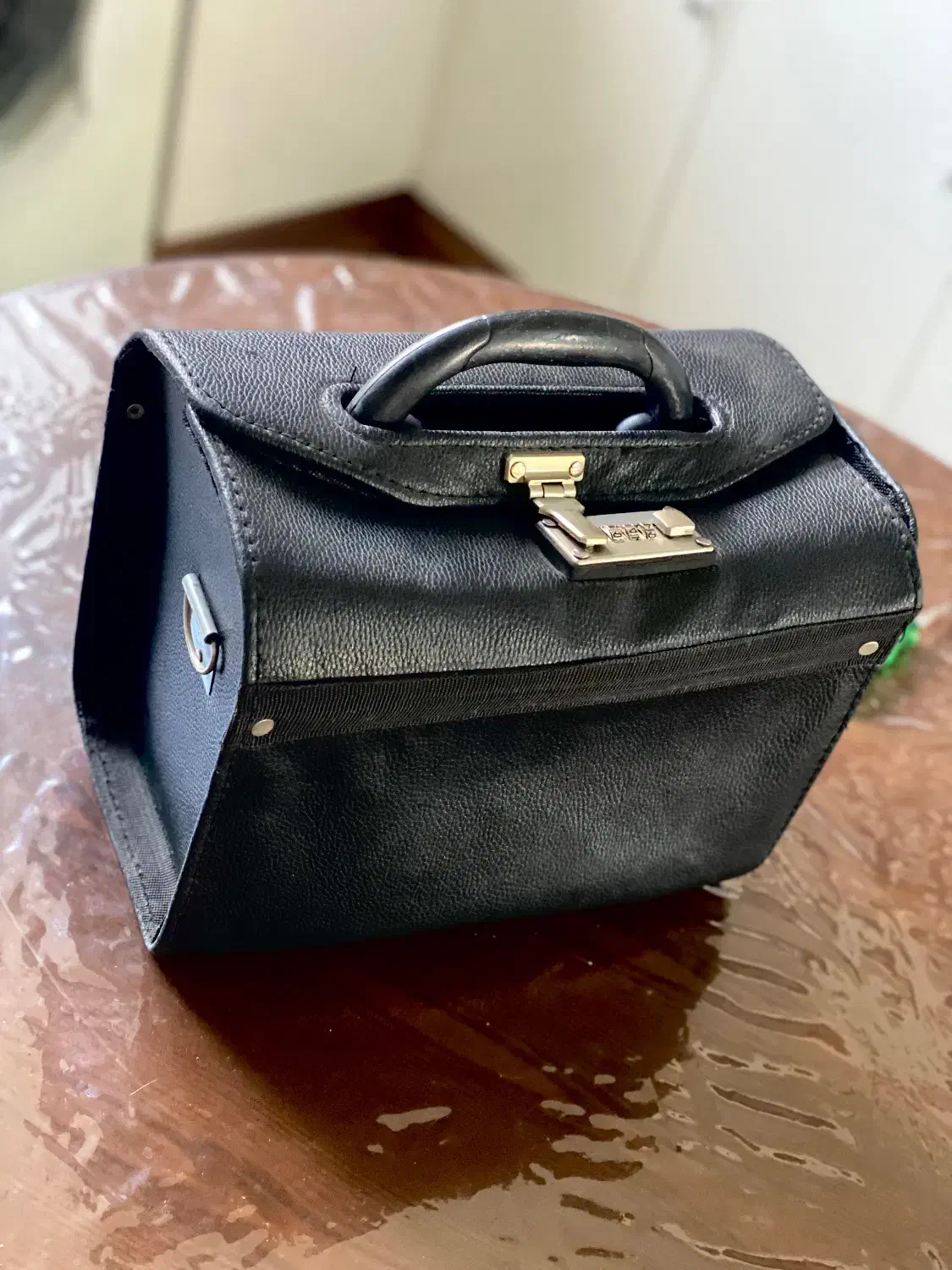 کیف لوازم تتو و ناخن|آرایشگاه و سالن‌های زیبایی|مبارکه, |دیوار