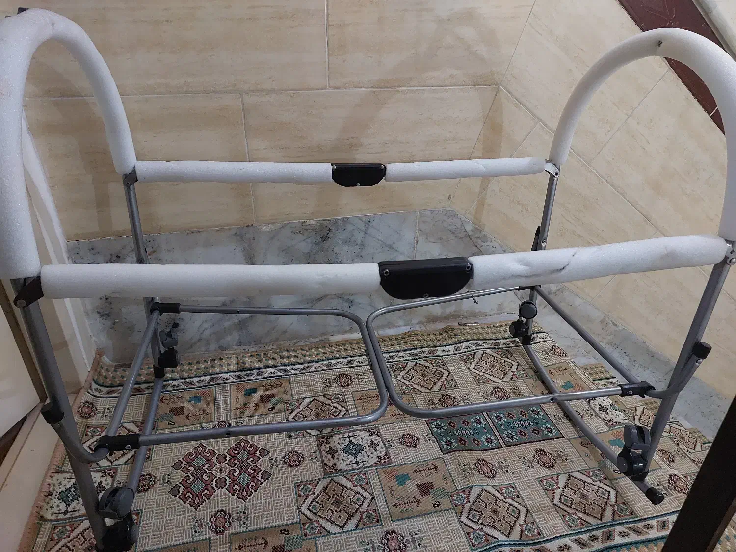 گهواره فلزی چرخ دار تاشو بادو نوع روکش|تخت و سرویس خواب|الوند, |دیوار