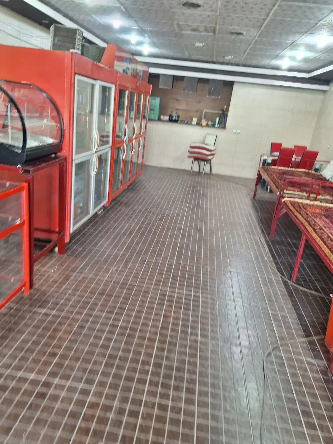 سر اشپز کاملا حرفه ای  وکمک اشپز در اولویت خانم..|استخدام خدمات فروشگاه و رستوران|جیرفت, |دیوار