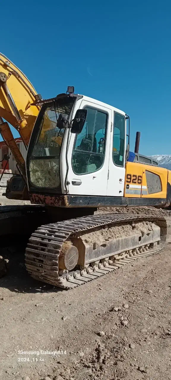 به نام  خدا ۰یه دستگاه بیل مکانیکی بفرش می‌رسد|خودرو سنگین|بروجرد, |دیوار