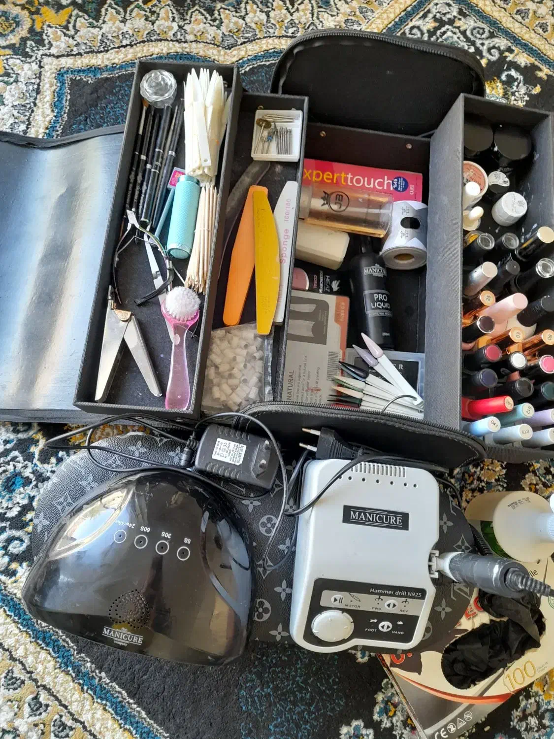 وسایل کاشت ناخن|آرایشگاه و سالن‌های زیبایی|فورگ, |دیوار