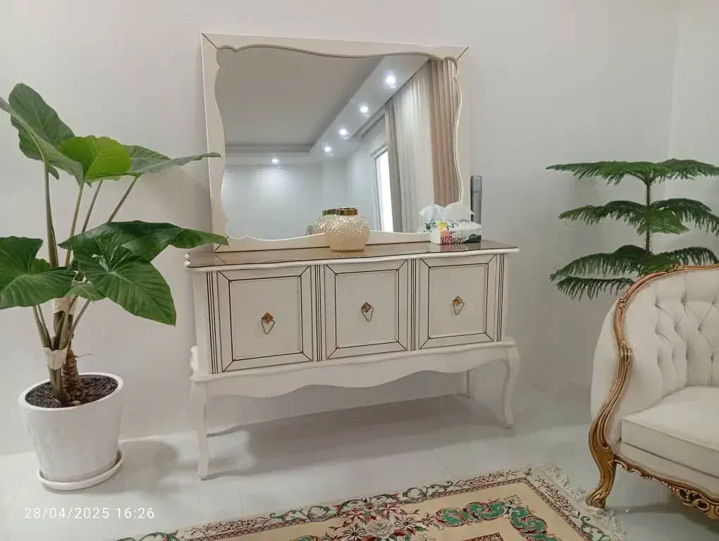 میز کنسول و آینه کاملا نو|بوفه، ویترین، کنسول|گنبد کاووس, |دیوار