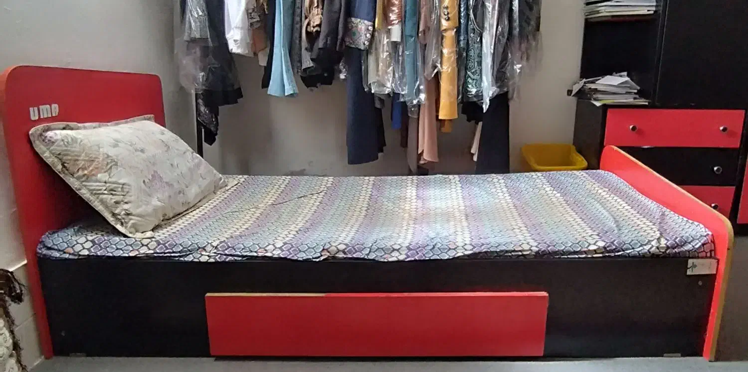 تخت و کمد به همراه خوش خواب|تخت و سرویس خواب|بیرجند, |دیوار