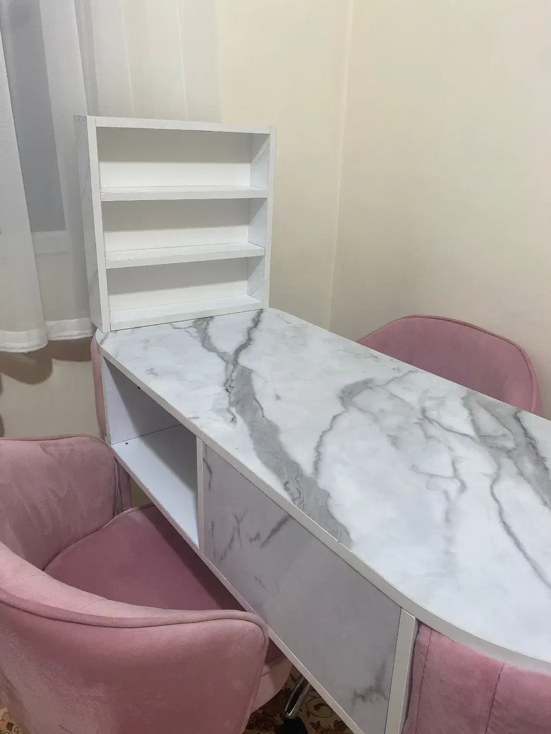 میز ناخن همراه با استند و دوعدد صندلی|آرایشگاه و سالن‌های زیبایی|اصفهان, بهارستان|دیوار