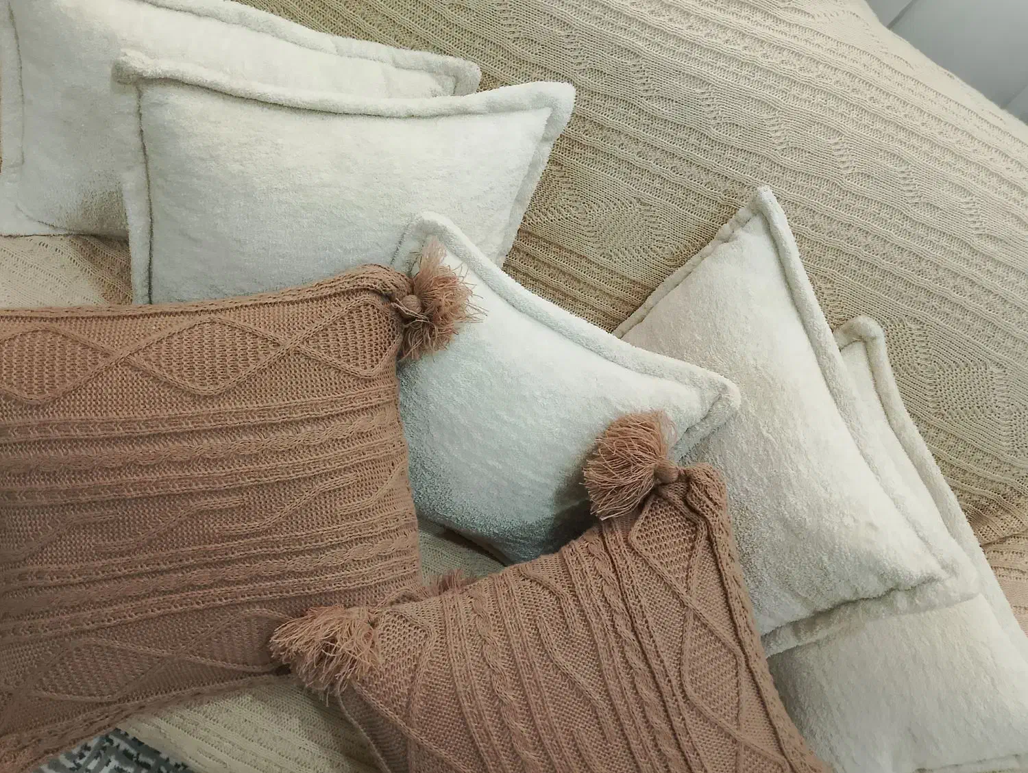 کوسن پر شده نو|پرده، رانر، رومیزی|تهران, باغ خزانه|دیوار