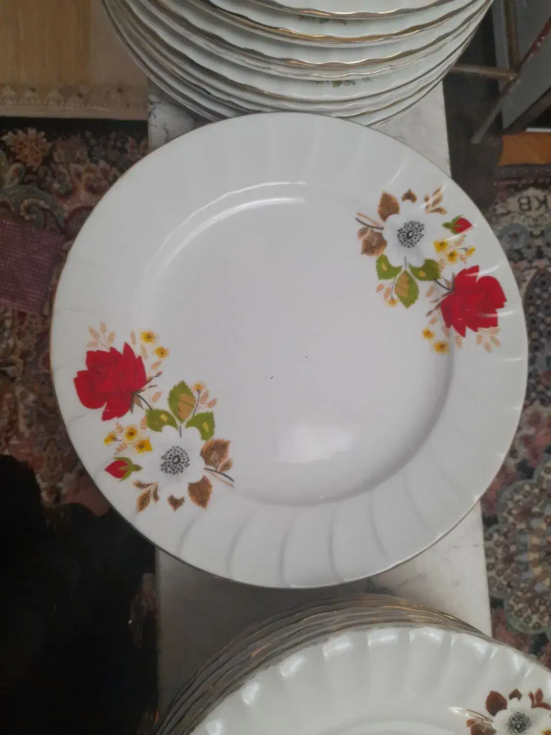 بشقاب چینی غذا خوری|ظروف سرو و پذیرایی|بروجرد, |دیوار