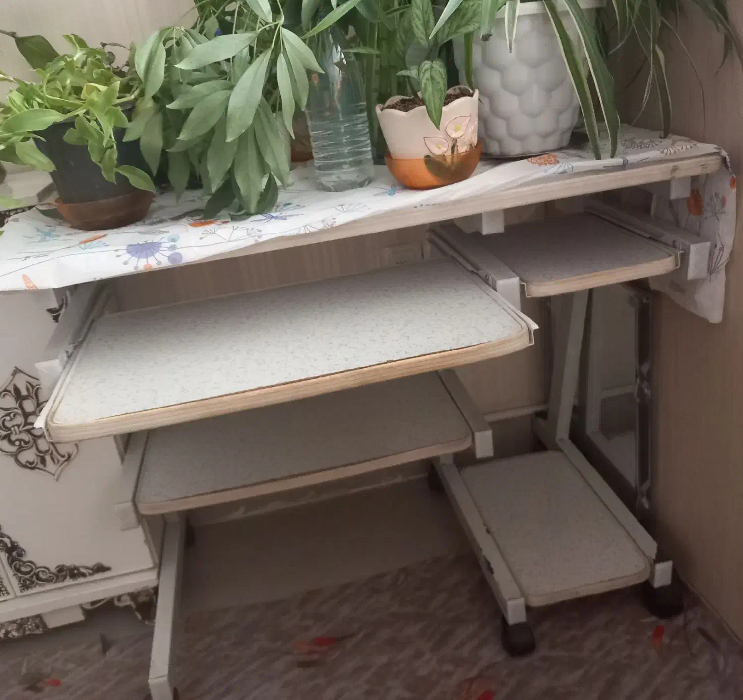 میزتحریر،کامپیوتر (برای مشق نوشتن دانش آموز)|میز تحریر و کامپیوتر|بومهن, |دیوار