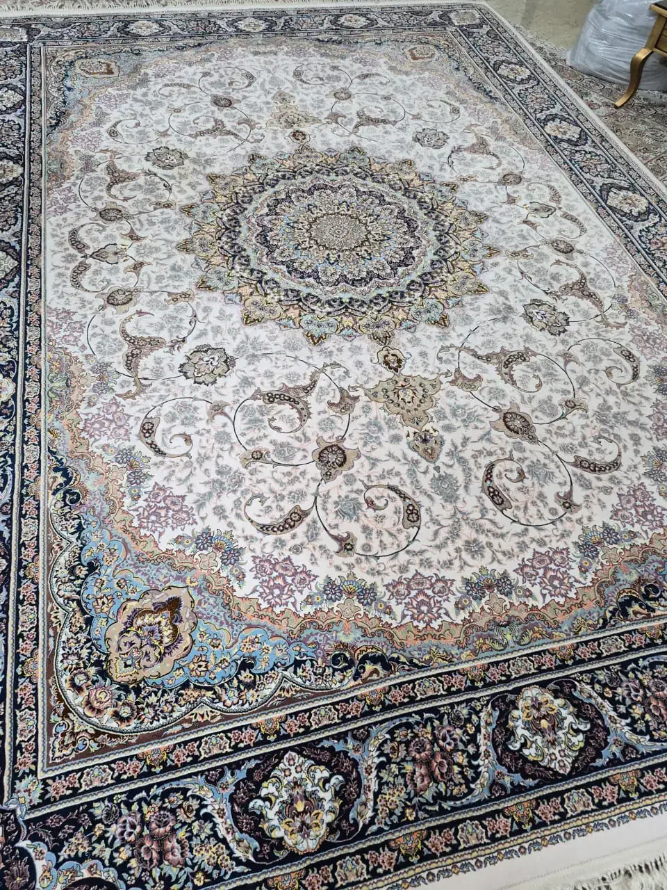 تک ۹ متری ۱۲۰۰ شانه اصل|فرش|مشهد, جنت|دیوار