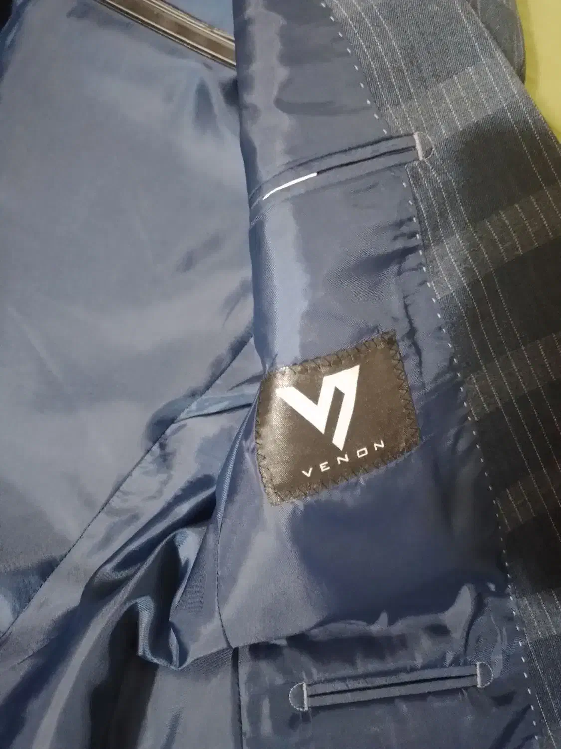 تک کت|لباس|رشت, ساغری سازان|دیوار