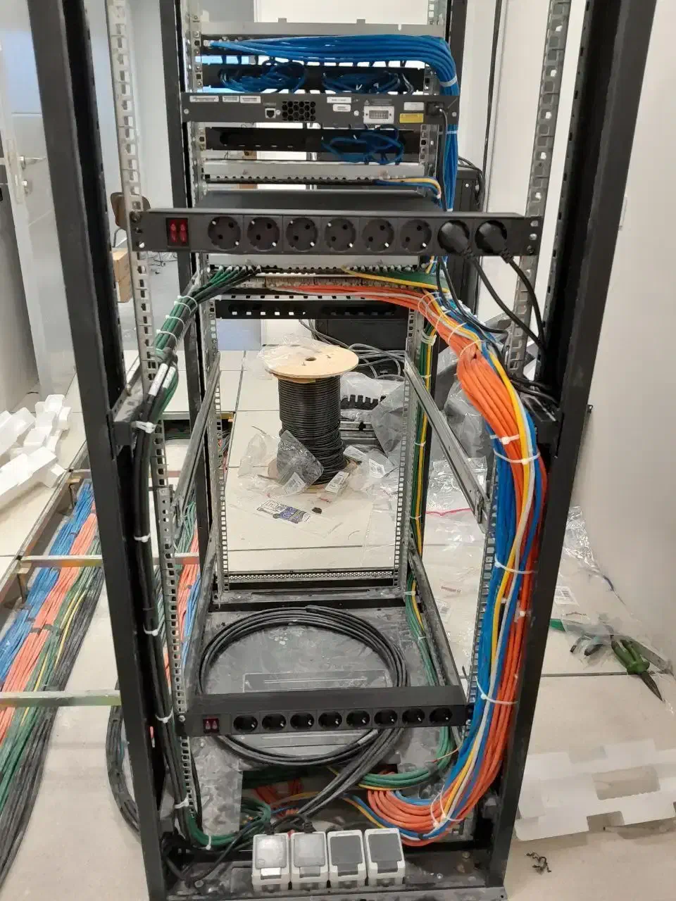 خرابی تلفن،شبکه و دوربین|خدمات پیشه و مهارت|نی‌ریز, |دیوار