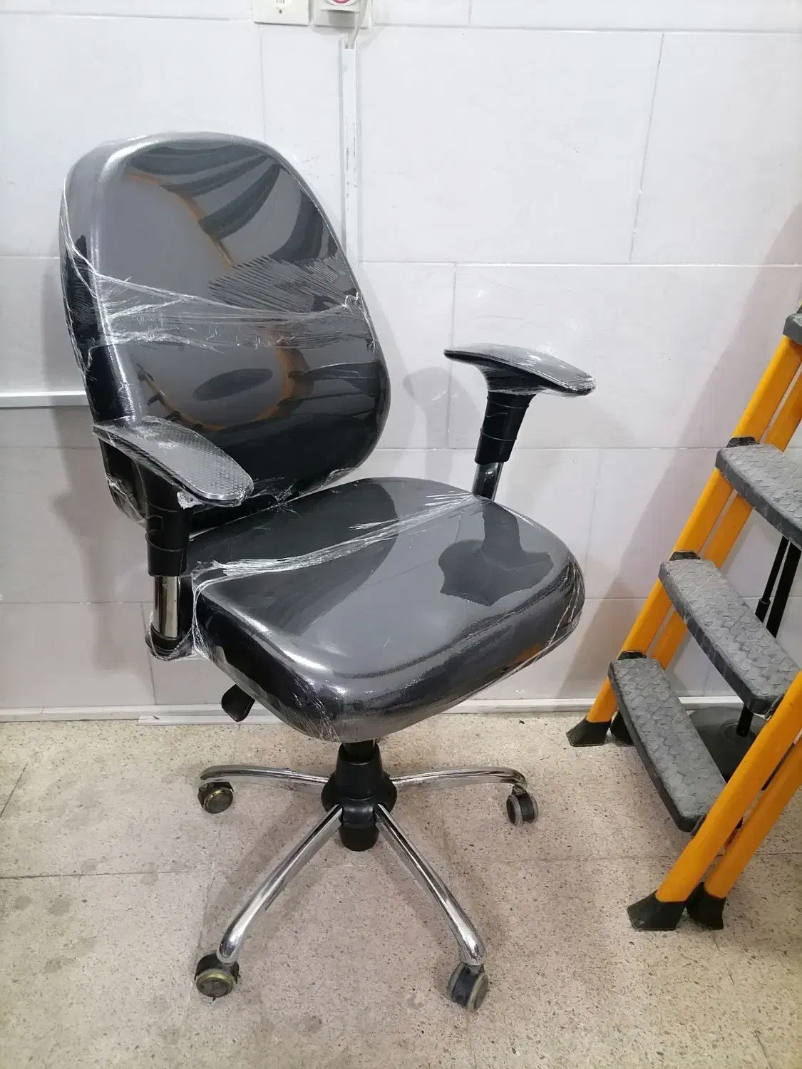 صندلی  نیلپر اداری مدیریتی کامپیوتری ارایشگاهی|صندلی و نیمکت|اهواز, ۳۰ متری|دیوار