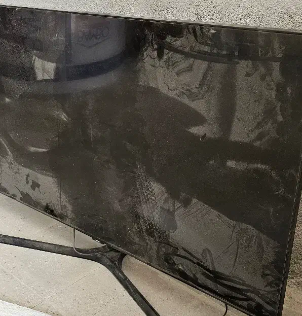 تلویزیون سوخته|تلویزیون و پروژکتور|قائن, |دیوار