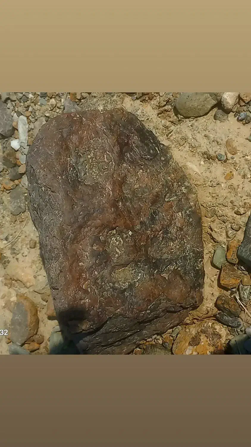 شهاب سنگ فروشی با پوسته کاملا سوخته|جواهرات|منوجان, |دیوار