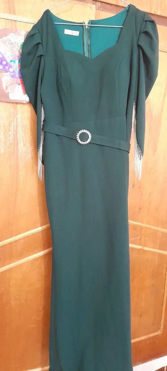 پیراهن مجلسی|لباس|صومعه‌سرا, |دیوار