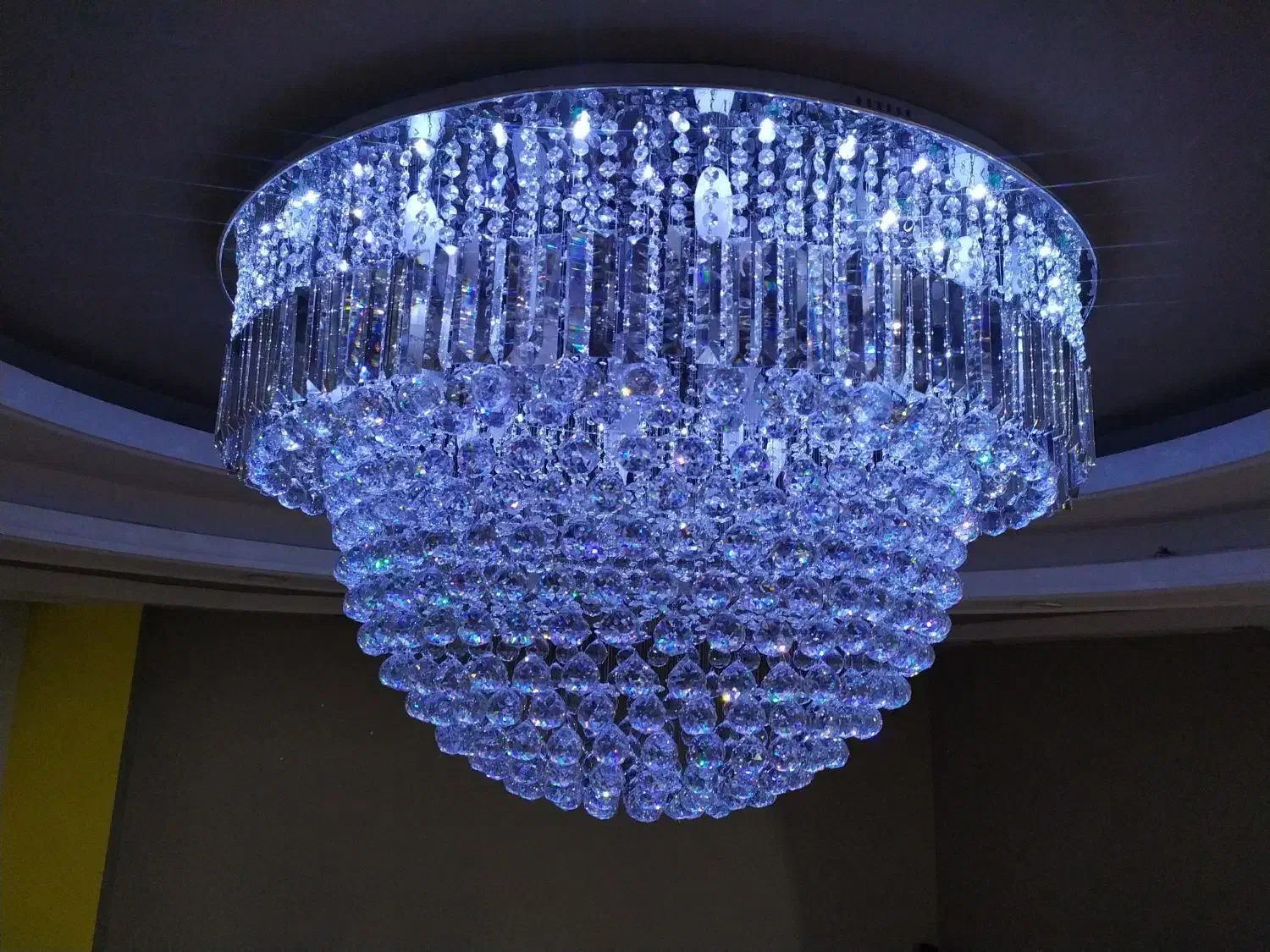 نصب منتاژ لوستر .نصاب لوستر .برق کار .تعمیر لوستر|خدمات پیشه و مهارت|کرمانشاه, |دیوار