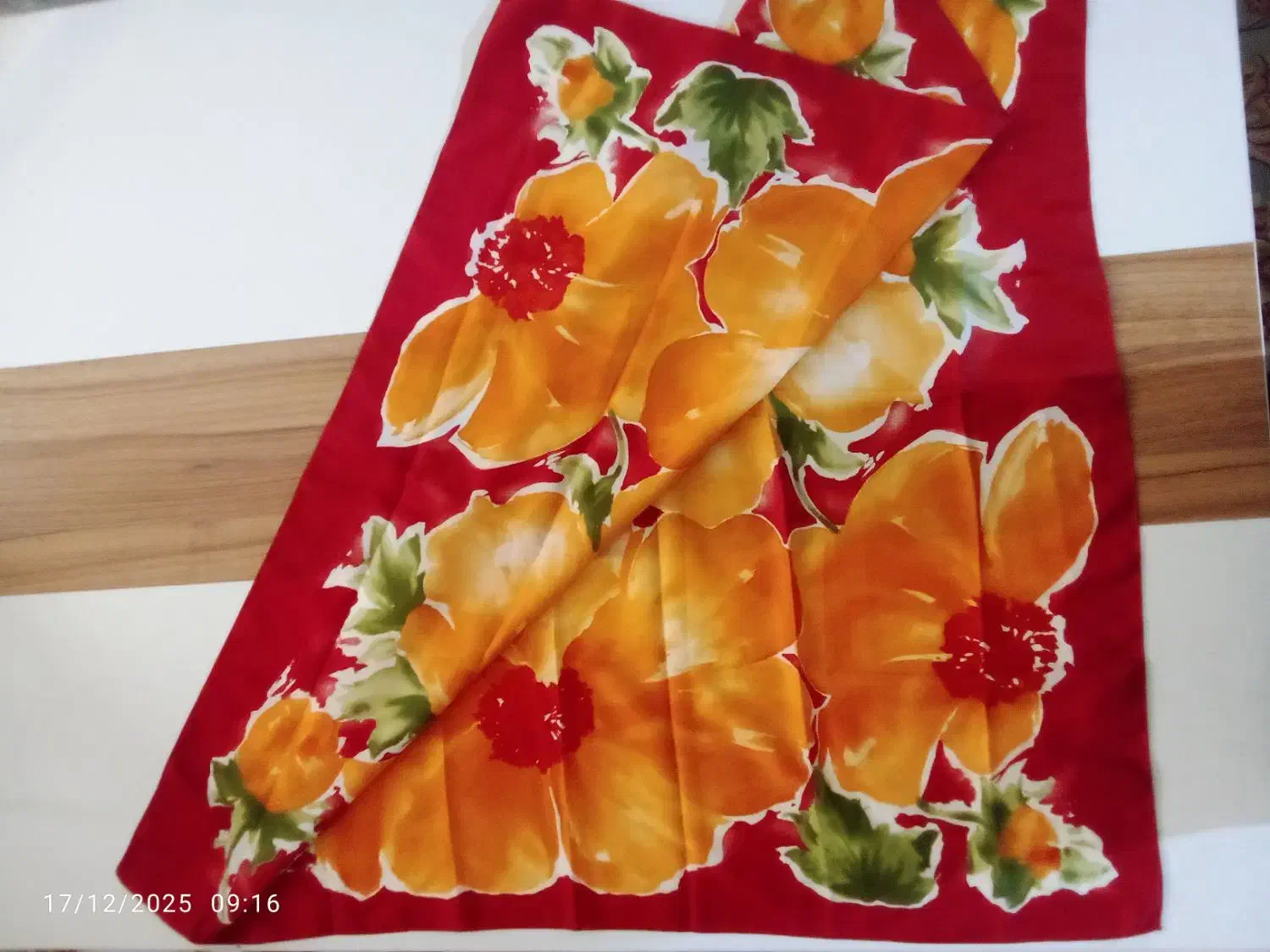 روسری نو ایتالیایی|لباس|اندیشه, اندیشه فاز ۱|دیوار