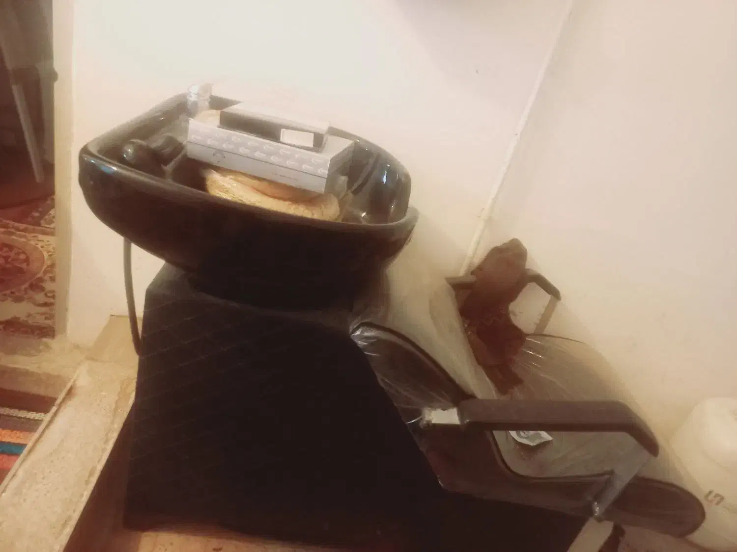 سرشور آرایشگاه|آرایشگاه و سالن‌های زیبایی|زرندیه, |دیوار