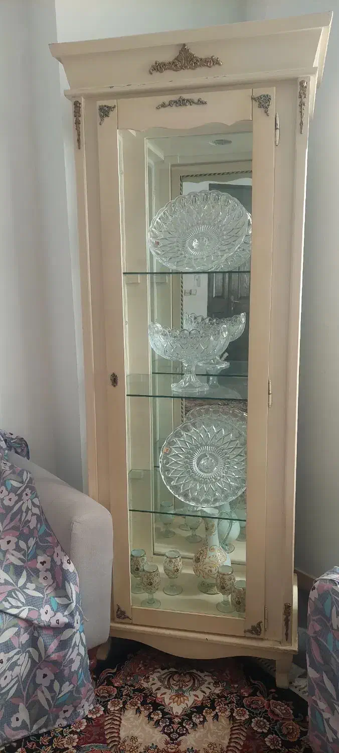 ویترین بسیار تمیز و سالم|بوفه، ویترین، کنسول|ساری, |دیوار