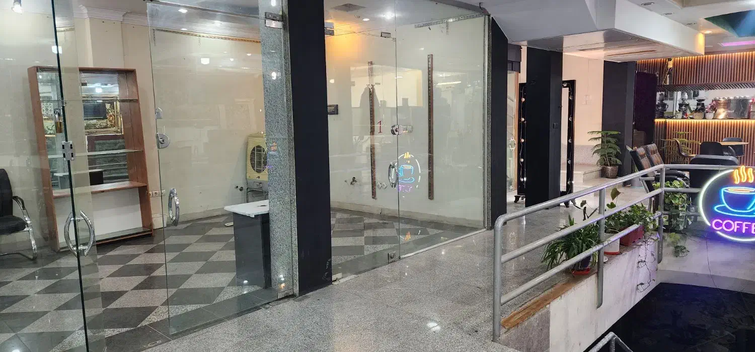 27 متر تجاری بهر خیابان نبش پاساژ|اجارهٔ مغازه و غرفه|کرج, برغان|دیوار