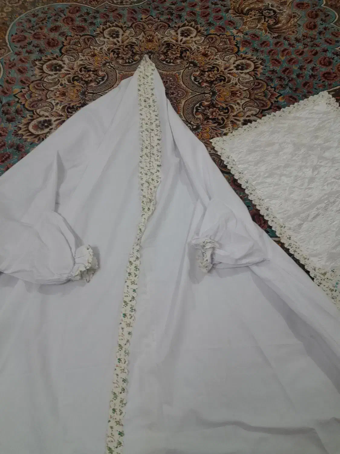 لباس جشن تکلیف|لباس|تربت جام, شهید مدرس|دیوار