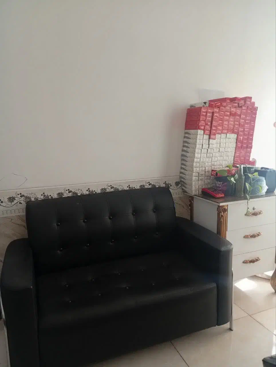 وسایل ارایشگاه|آرایشگاه و سالن‌های زیبایی|ابرکوه, |دیوار