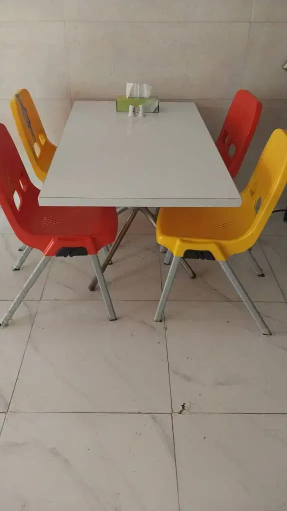 صندلی پایه فلزی نو تعداد بالا موجوده|میز و صندلی غذاخوری|رودسر, |دیوار