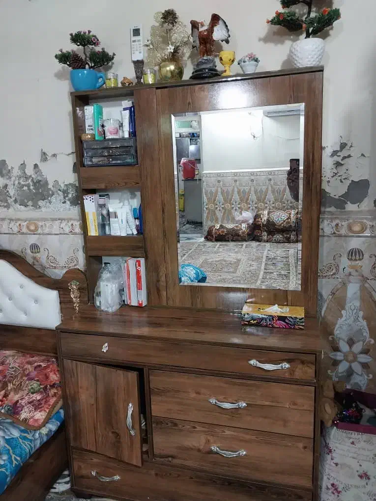 کمد و تخت و میز آرایش درحد نو جادار همراه تشک|تخت و سرویس خواب|کنارک, |دیوار