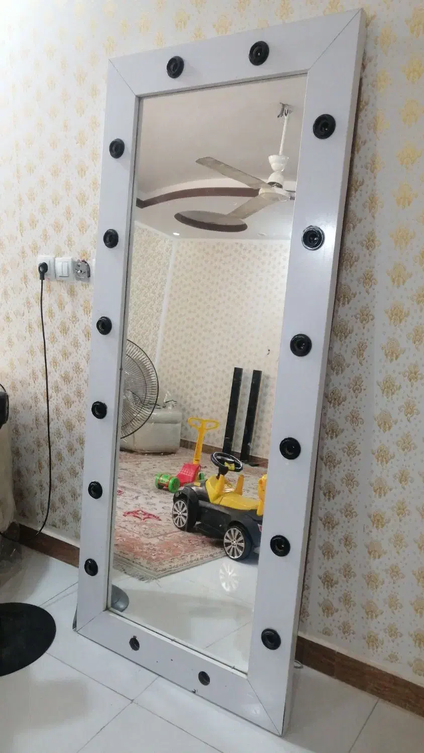 آینه (هالیوودی) چراغ دار|آینه|اهواز, کوی مهدیس|دیوار