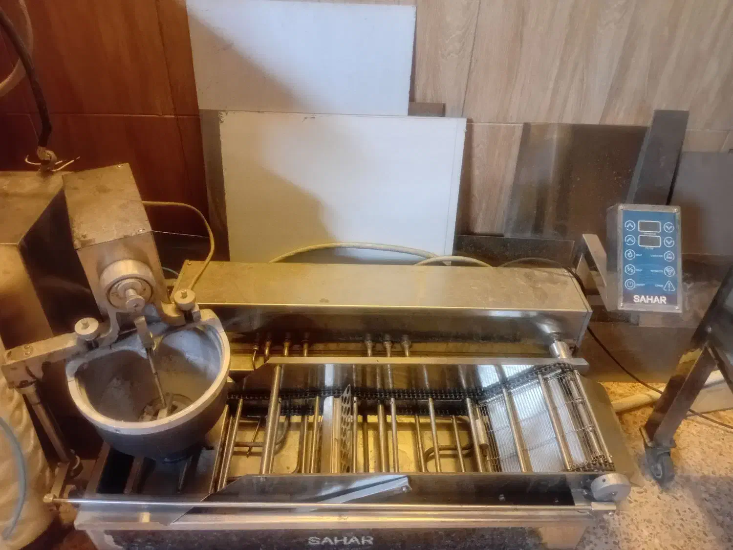 دونات پیراشکی زن فرقنادی فریزر صندوقی المانی زن|فروشگاه و مغازه|اصفهان, گلستان|دیوار