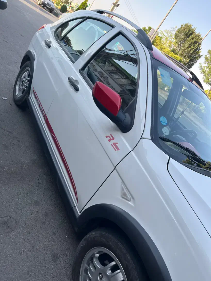 کوئیک ۱۴۰۰سفید قرمز|خودرو سواری و وانت|محمدیه-قزوین, |دیوار