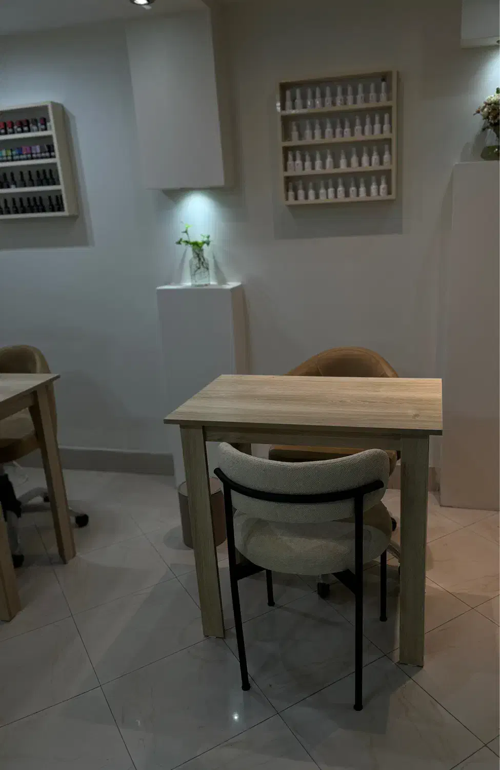 اجاره میز ناخن|خدمات آرایشگری و زیبایی|رشت, بلوار گیلان|دیوار