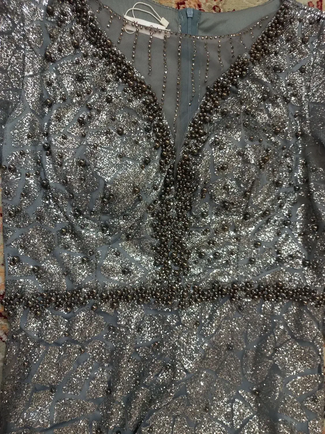 لباس مجلسی|لباس|رباط‌کریم, رباط‌کریم|دیوار