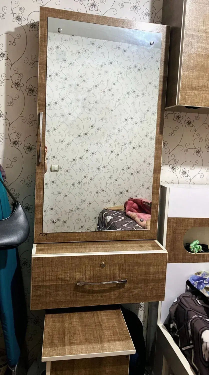 میز آرایش|تخت و سرویس خواب|رشت, معلولین|دیوار