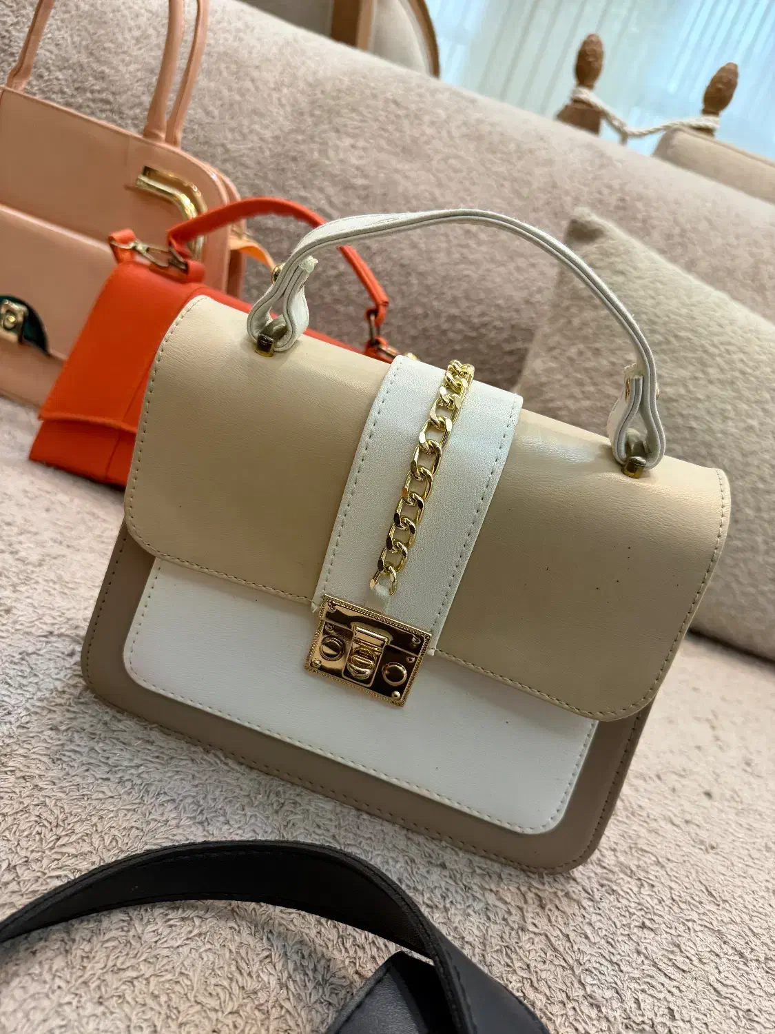 تعدادی کیف دانه ای ۱۵۰|کیف، کفش، کمربند|تبریز, |دیوار