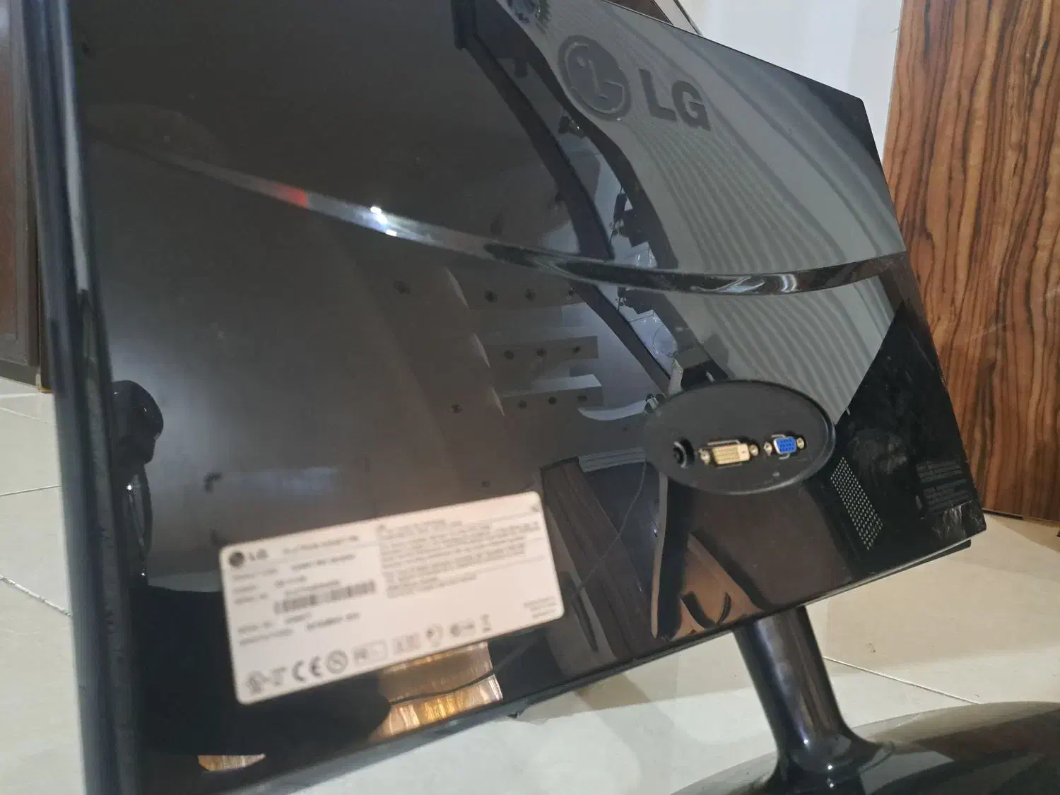 کامپیوتر رومیزی|رایانه رومیزی|رشت, رودبارتان|دیوار