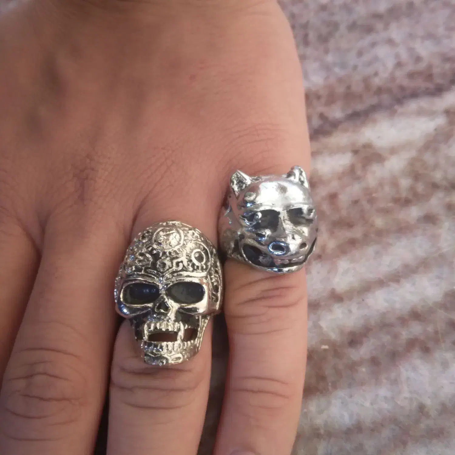 فندک قدیمی اهنی. و چاقو و انگشتر|کلکسیون اشیاء عتیقه|کازرون, |دیوار