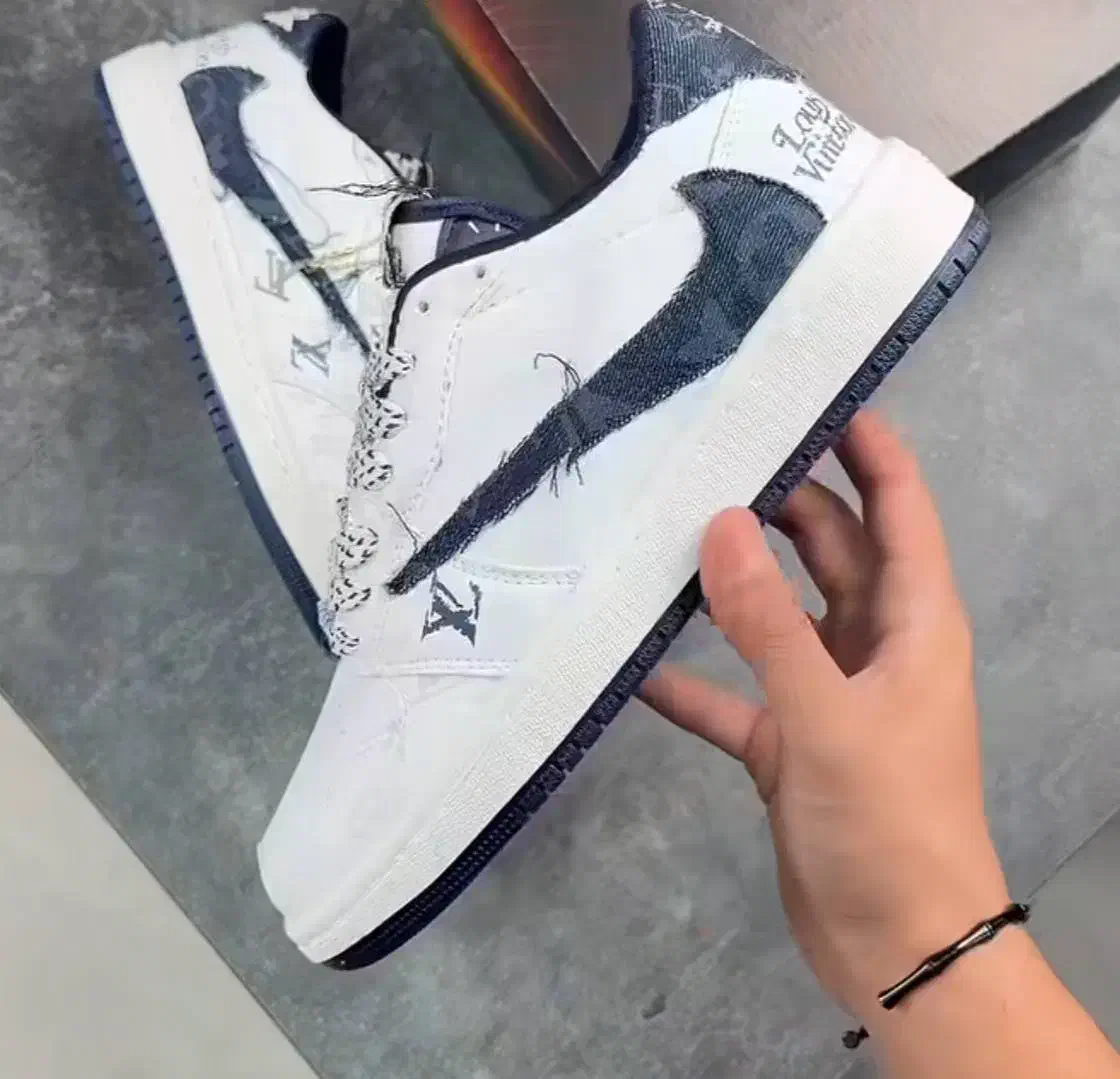 کفش ترویس|کیف، کفش، کمربند|بهشهر, |دیوار