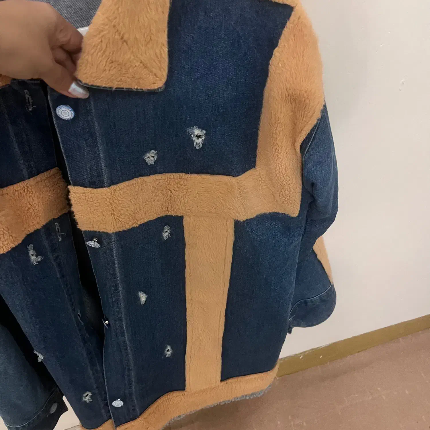 کت جین نو|لباس|اندیشه, اندیشه فاز ۳|دیوار