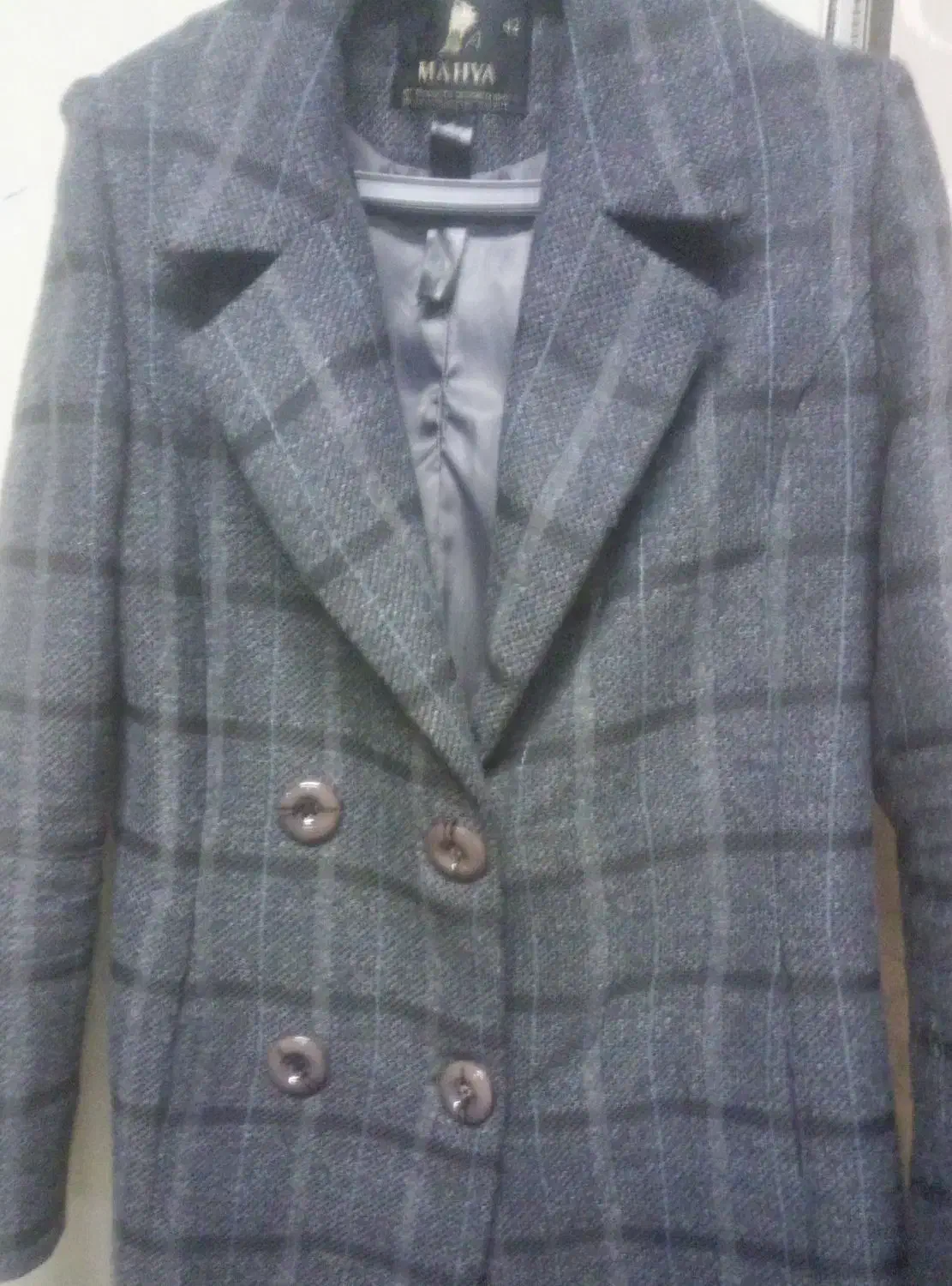 پالتو چهار خونه|لباس|آستانه اشرفیه, |دیوار