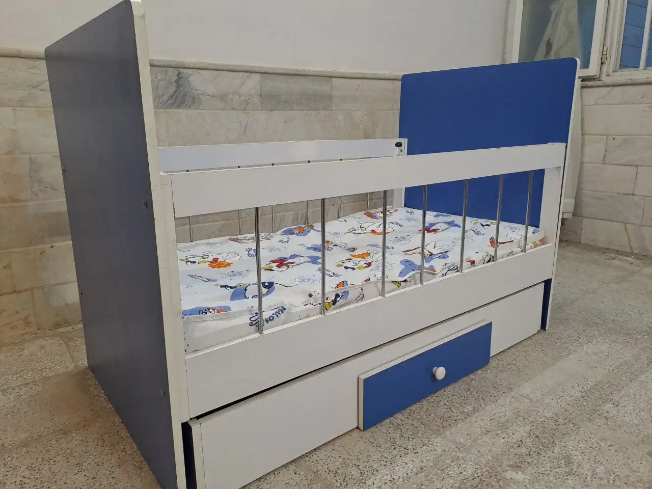 تخت کودک تمیز و سالم|تخت و سرویس خواب|قم, انسجام|دیوار