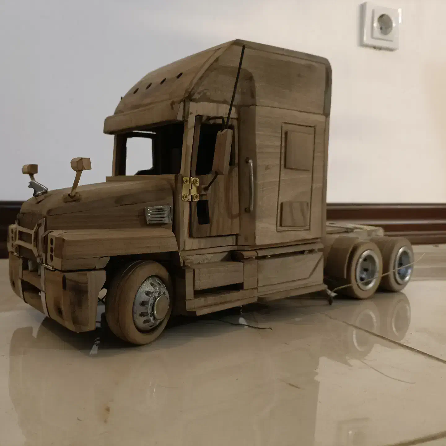 ماکت چوبی ماک نسل جدید|مجسمه، تندیس، ماکت|شیراز, زند|دیوار