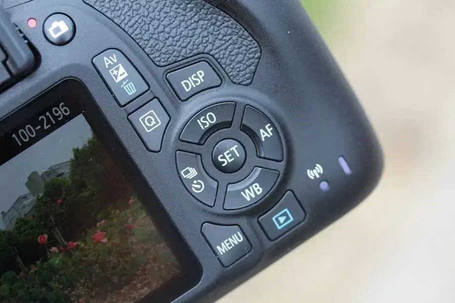 دوربین عکاسی Canon 2000D|دوربین عکاسی و فیلم‌برداری|یزد, |دیوار